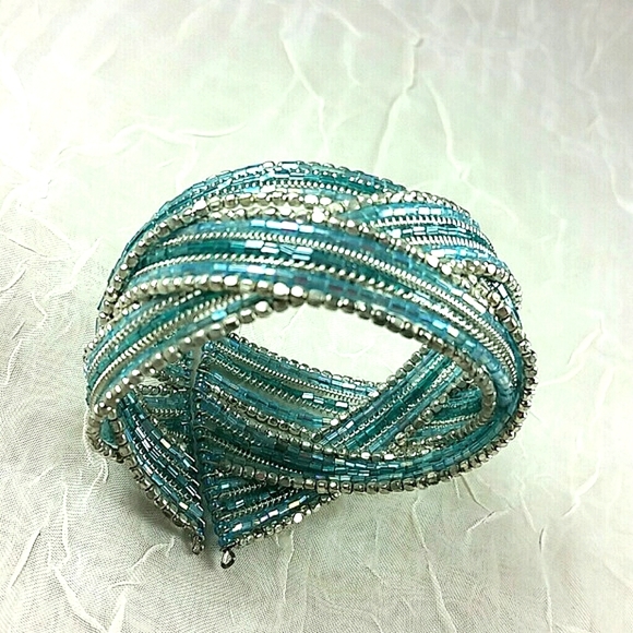 Bracelet Turquoise blue Glass & Silver bulge and seed Bead multiple strand cuff - Picture 6 of 8